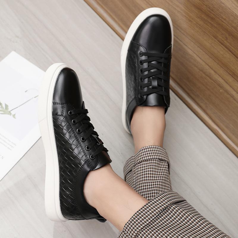 New lace-up men's board shoes Korean version of fashion solid color versatile soft sole casual shoes men 2025 wish