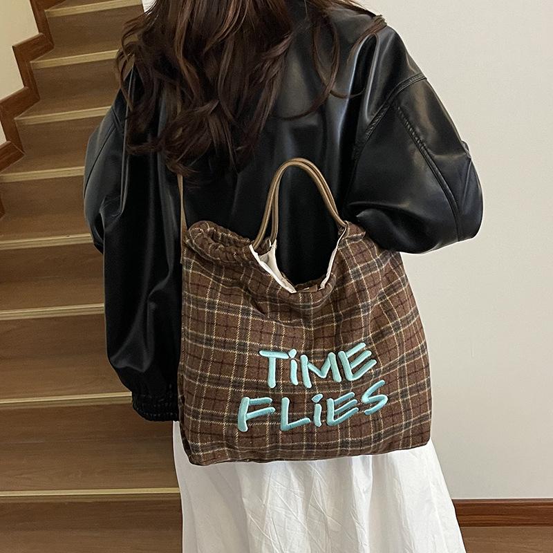 Винтажная клетчатая сумка-тоут с вышивкой букв: Сумка через плечо большой вместимости