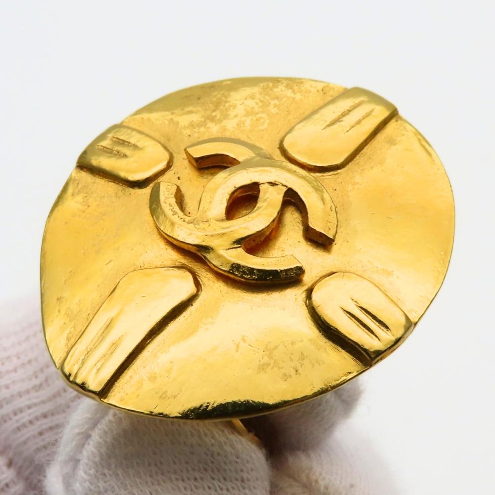 Used CHANEL Earring COCO Mark metal 19.7g gold plating