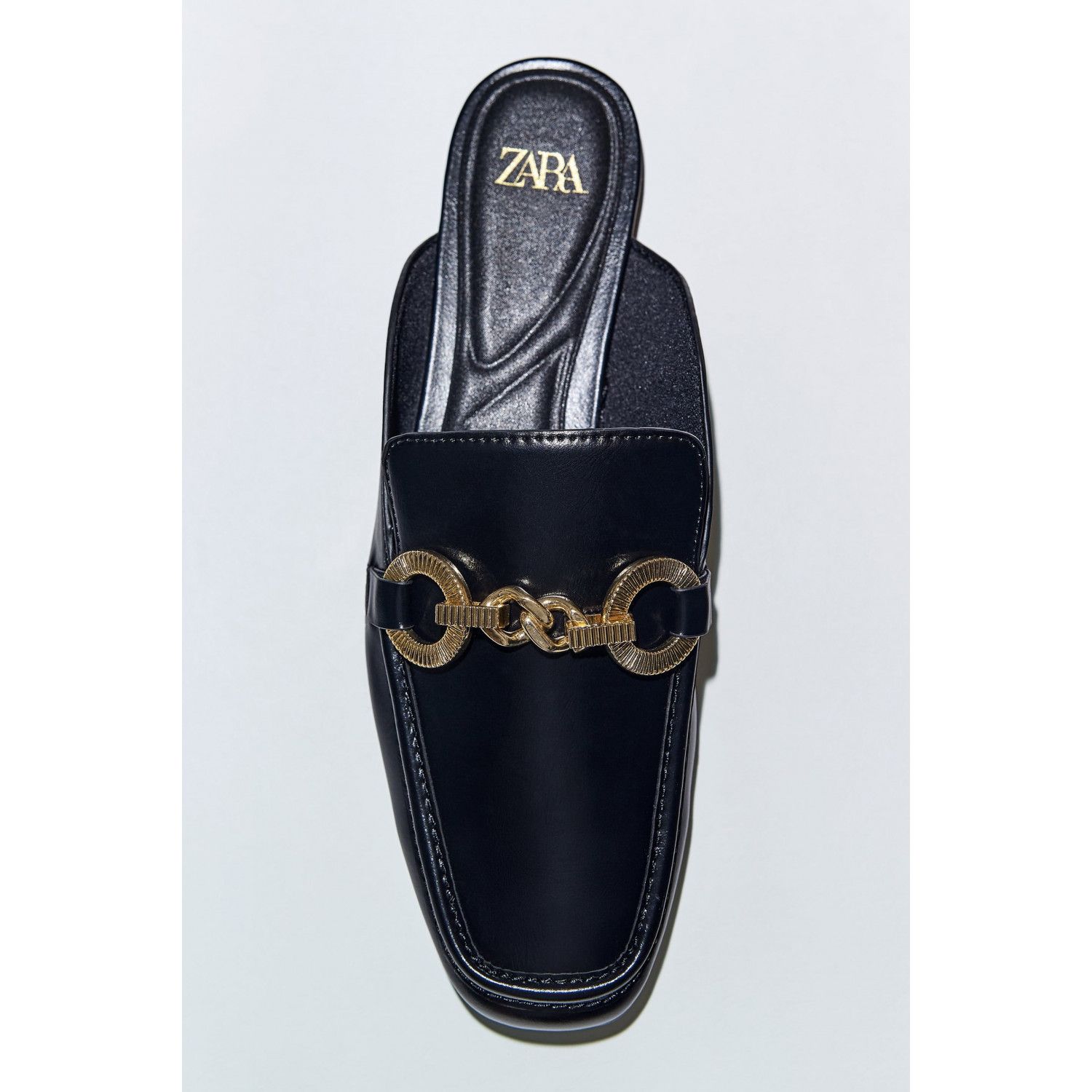 

MULE LOAFERS WITH CHAIN