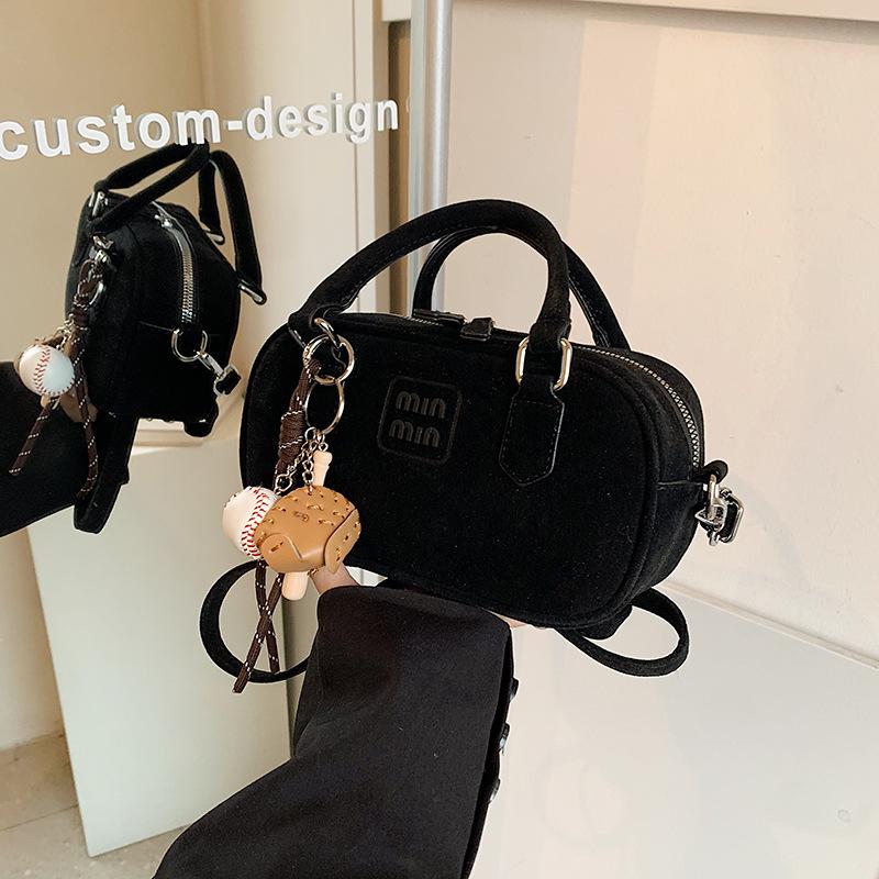 

Autumn and winter retro matte small bag women s new popular versatile messenger bag portable pillow bag чёрный