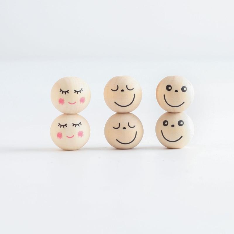 20Pcs Smiles Wood Beads Natural Wooden Beads for Crafting, Hole Round Wooden Smiles Face Beads Set for DIY Decorations