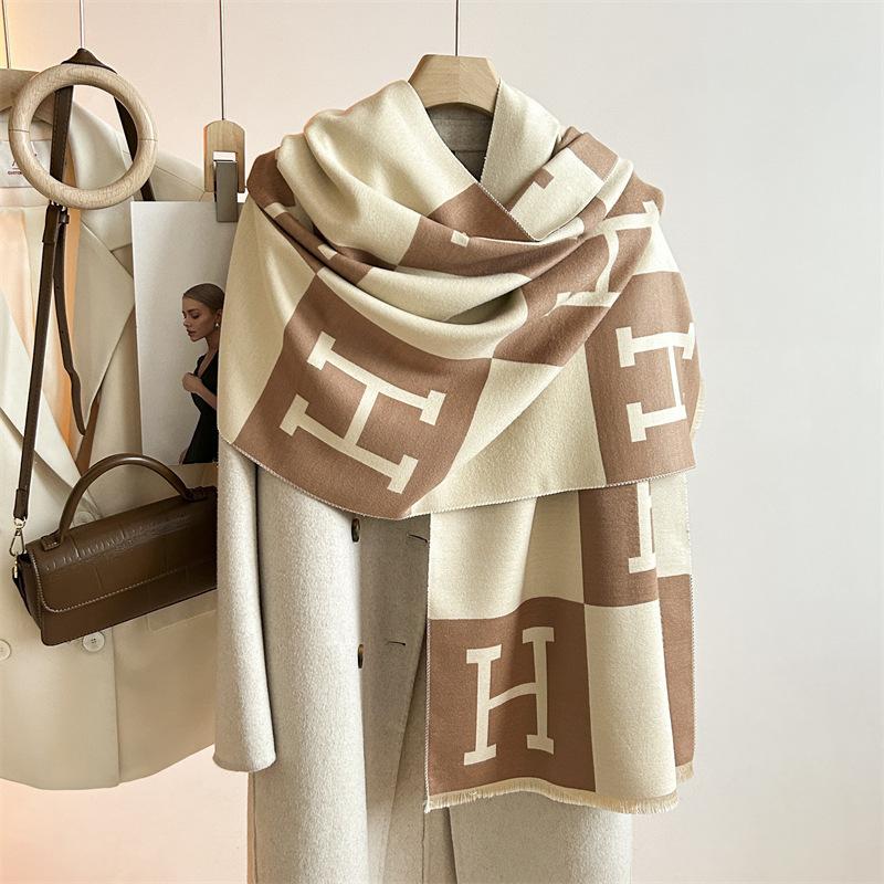 Premium Black and White H Letter Imitation Cashmere Big Shawl Autumn and Winter Atmosphere Plaid Tassel Outer Scarf Scarf Woman