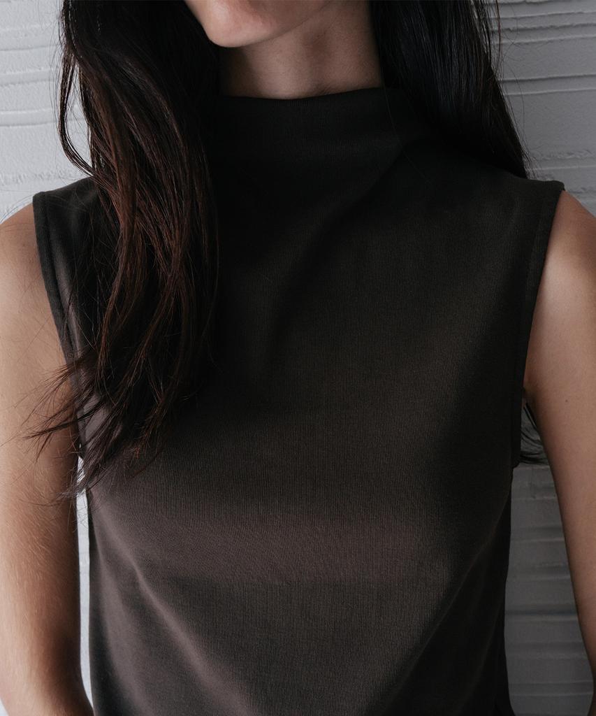Beullaengkeulumumeon Kinsley Mock Neck Top_Brown