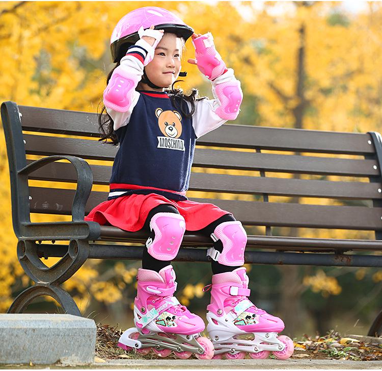 Kids' Adjustable Inline Skates with Flash Wheels - PVC Set Rollerblades