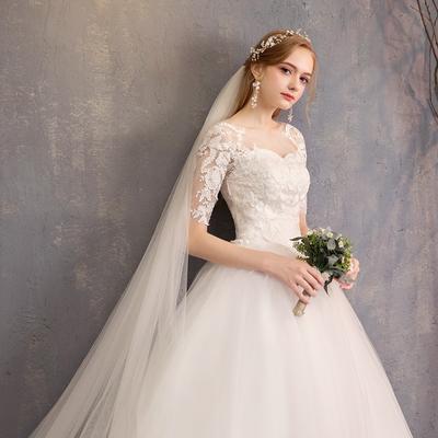 Brauthochzeitskleid Neues modisches Kleid mit mittellangen Ärmeln.
