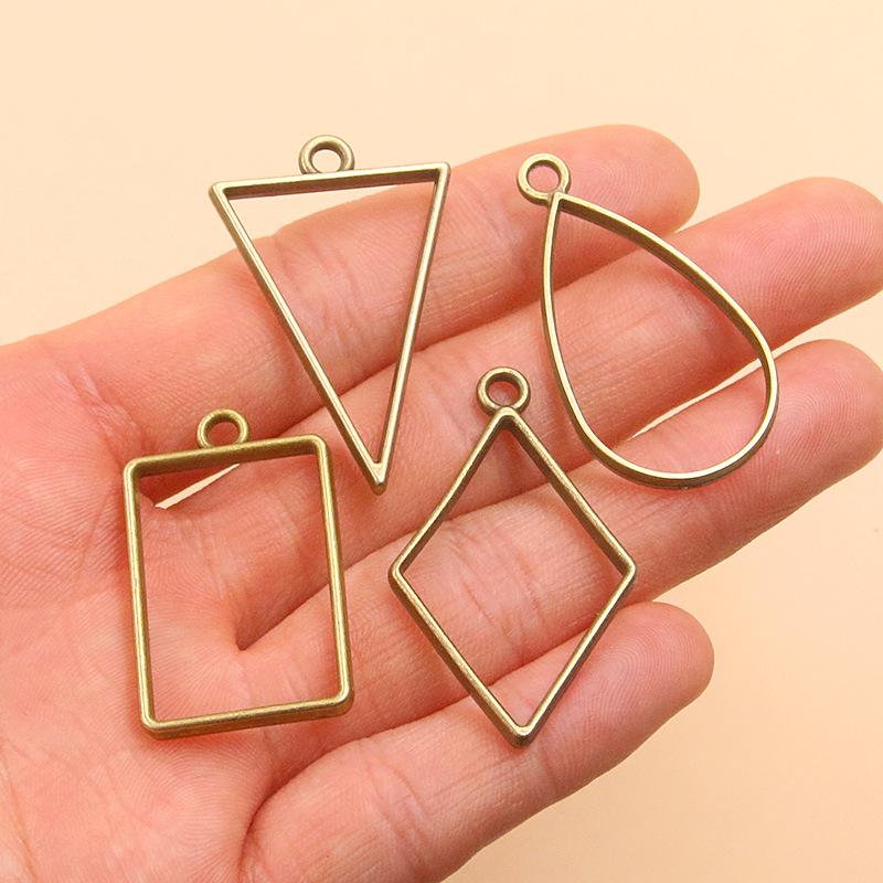 17 Ancient Green DIY Alloy Jewelry Pendants: Moon, Round, Heart with Drip Glue and Hollow Borders.