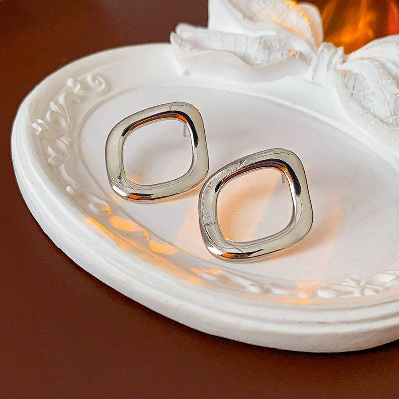 Silver Needle Gold-Plated Geometric Earrings: Chic, Luxurious, High-End Summer Style