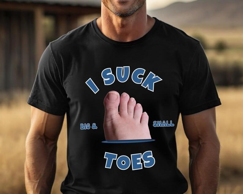 

I Suck Toes Shirt Funny Vacation Shirt Exchange Gag Gift Joke Shirt Offensive Unisex T-Shirt XL
