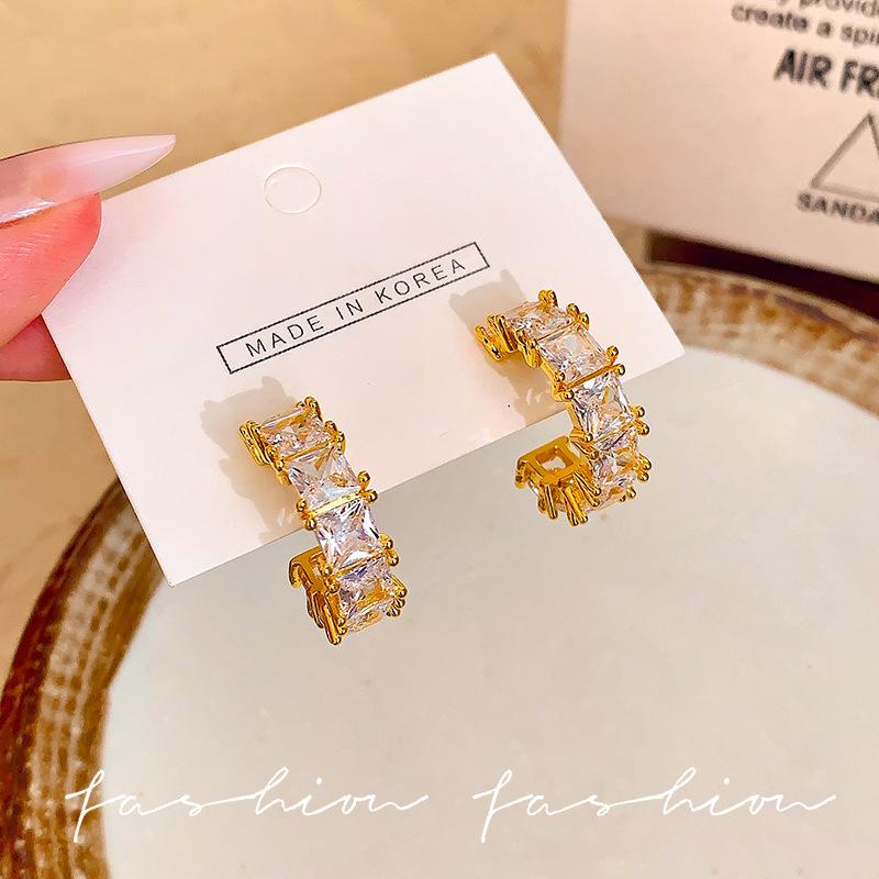 

Silver Needle Light Luxury Gold Super Flash Zircon Circle Ear Buckle Earrings Premium Earrings Suitable for Summer Earrings Women