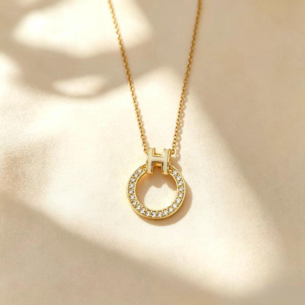 Elegant Cat Pendant Necklace: Fresh Design with Micro-Set Zircons for Women - Light Luxury & High-End Feel; Perfect Clavicle Chain Accessory.