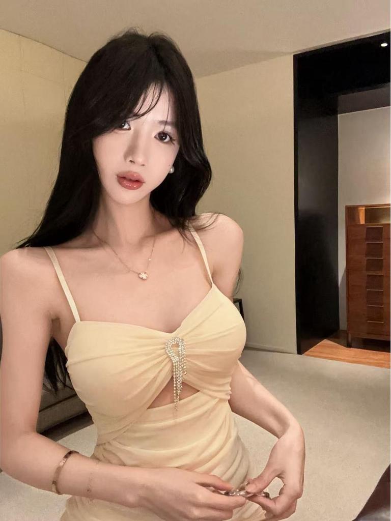 Sexy Nightclub Mesh Pleated Camisole Dress – Slimming Low-Cut, Hip-Hugging Short Skirt