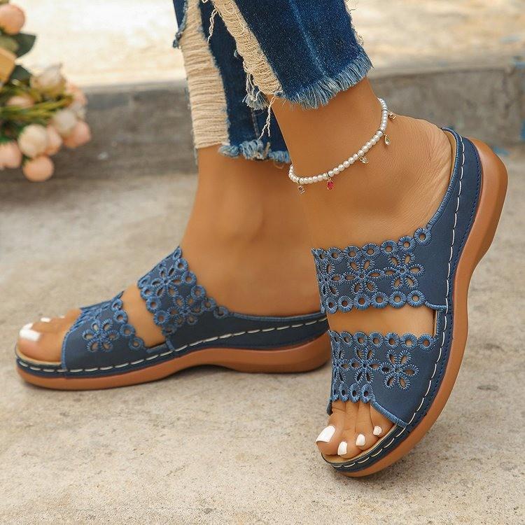 European and American large-size hollow flower one-word slippers for women in the summer of 2025, new casual thick-bottomed slope-heeled cool slippe