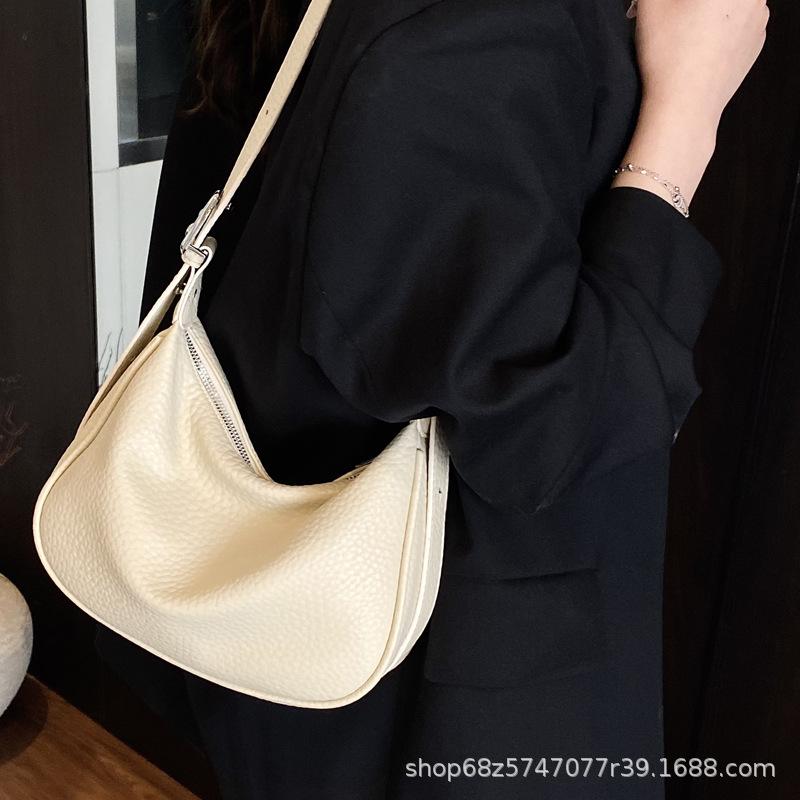 Korean Version of Niche Leisure Commuter Bag Women's 2025 New Fashion Soft-sided Messenger Bag Simple Commuter Shoulder Bag