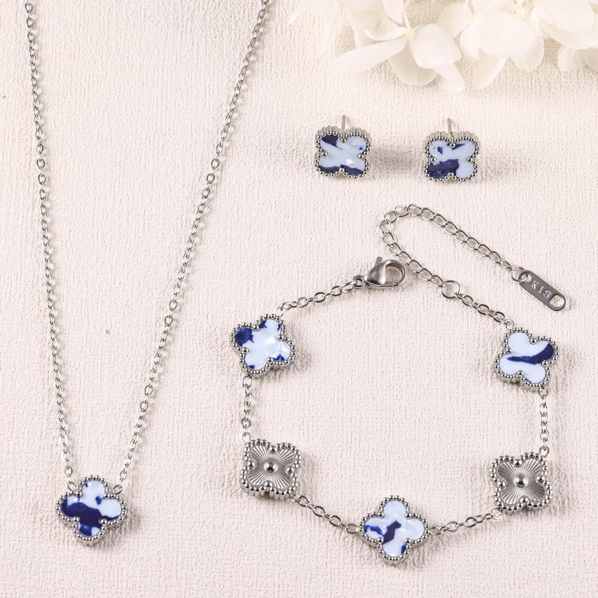 3PCS Clover Bracelet Necklace Earrings 18K Gold Plated Non Fading Light Luxury Fashion Set necklace+bracelet+earring