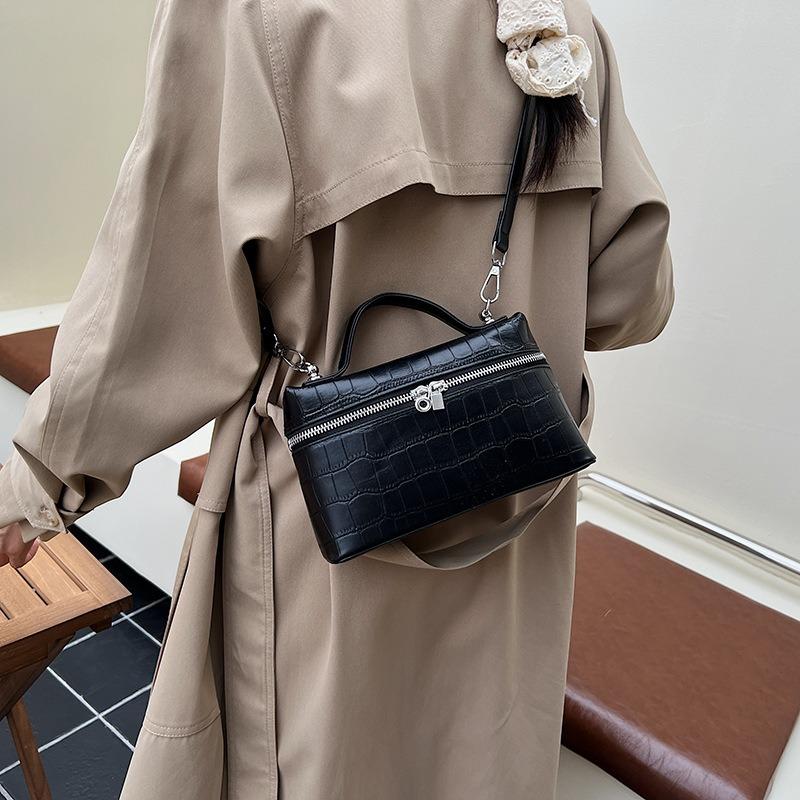 High-end niche bag women's autumn and winter new fashion shoulder messenger bag portable small square bag
