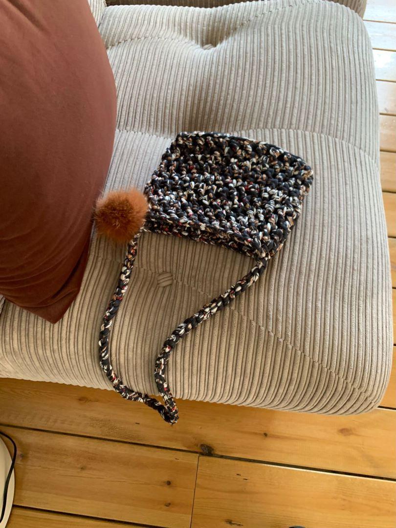 

Новая серия сумок через плечо с плетеным покрытием цвета конфеты, высококачественный нишевый дизайн чёрный