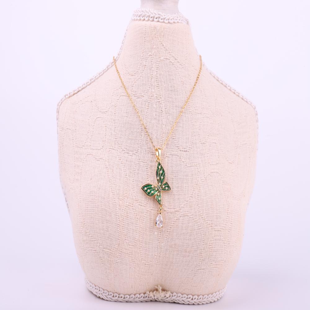 Fashionable and Sophisticated Green Pearl Butterfly Teardrop Necklace for Women, Elegant and Versatile Titanium Steel Collarbone