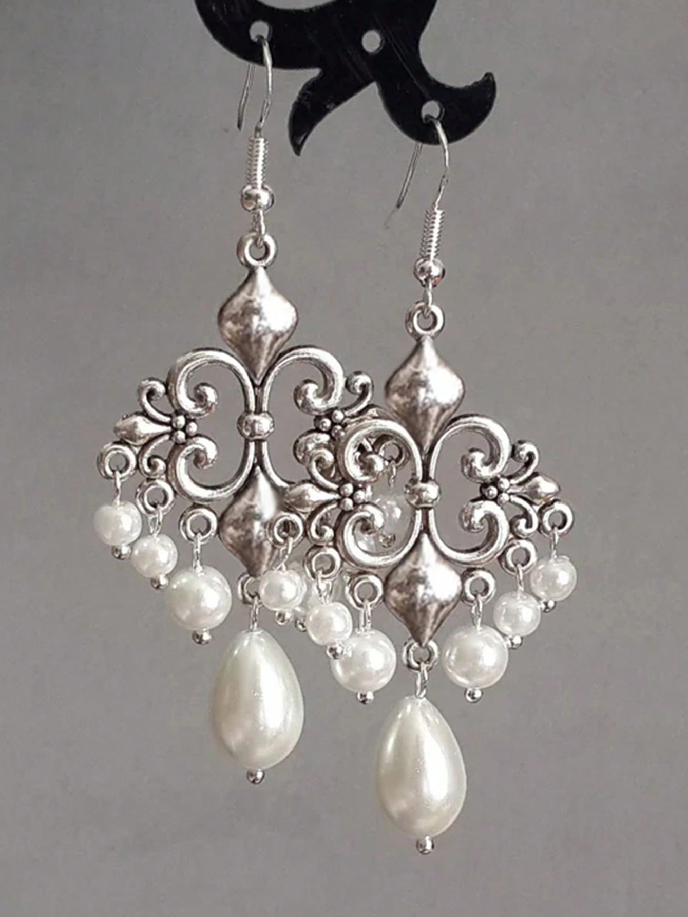 

2 шт. Классические Элегантные Серебристые Металлические Барочные Серьги-подвески в форме капли с искусственным жемчугом, Подходят для вечеринки, праздника, повседневной носки