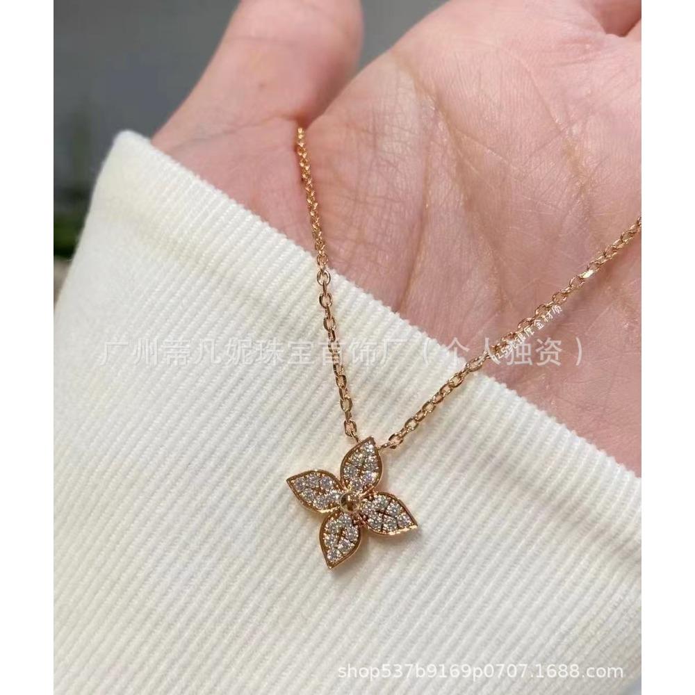 

Rhombus Full Diamond Necklace 18K Donkey Home Four-pointed Flower Four-leaf Clover Ins Korean Version Light Luxury Fashion Stud Earrings Set Pendant