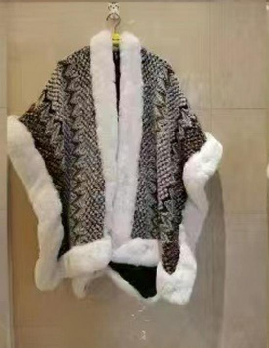 Rabbit Fur Shawl Women's Outerwear: New Autumn/Winter Fashion Cloak with Thickened Collar