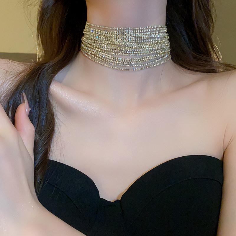 Elegant Multi-Layer Diamond-Inlaid Clavicle Necklace: Luxurious, Versatile, and Fashionable.
