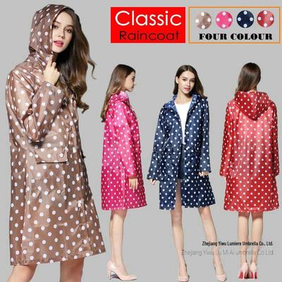 Damen Ultra-dünner Regenmantel mit Polka Dots - Japanische und Koreanische Mode, Atmungsaktiv, Langer Poncho-Stil