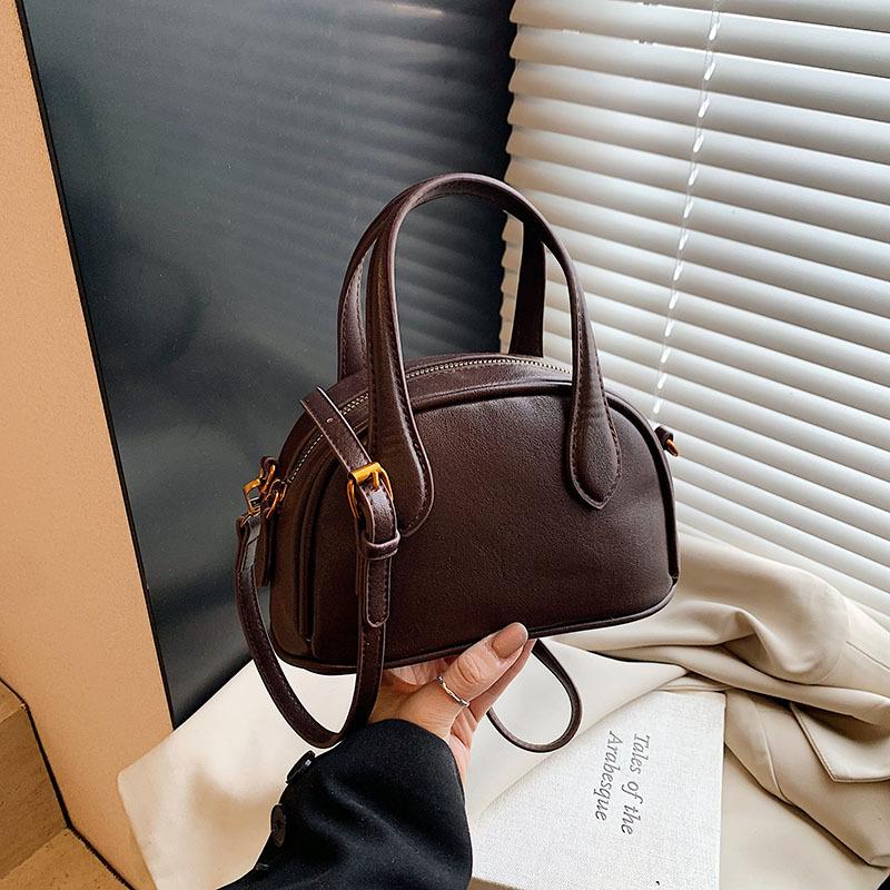 Mode handburen kuddeväska dam 2025 ny avslappnad mjuk läder axel skalväska trendig budväska