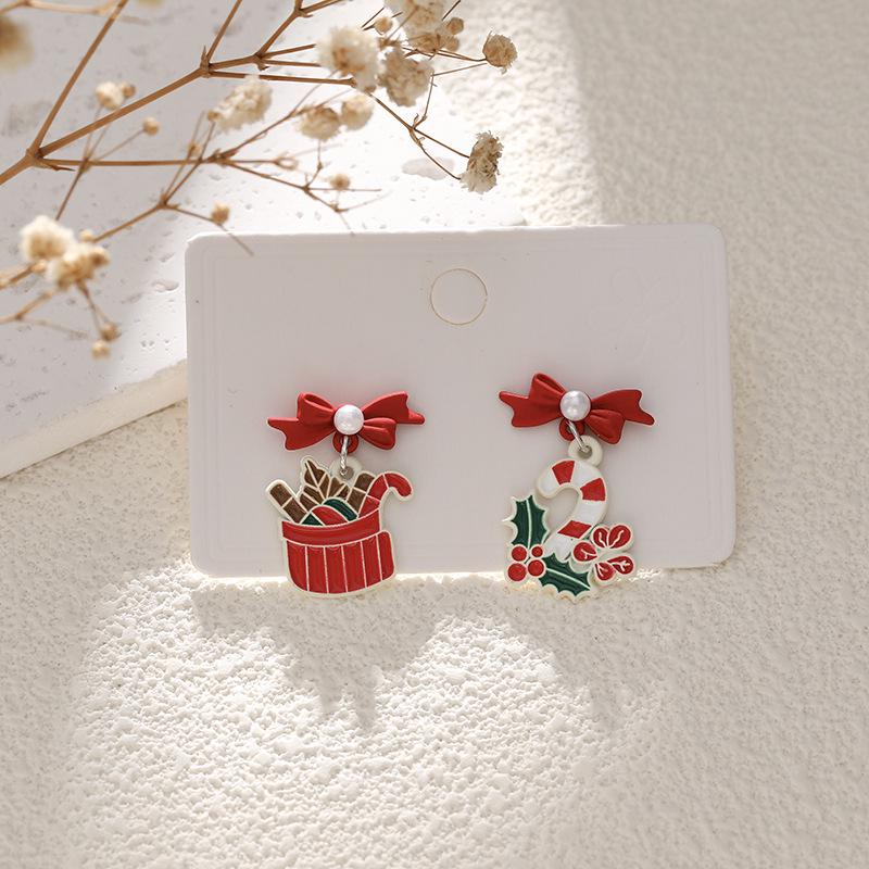 European & American Cartoon Rhinestone Christmas Earrings – High-End Asymmetrical Festive Jewelry for Women