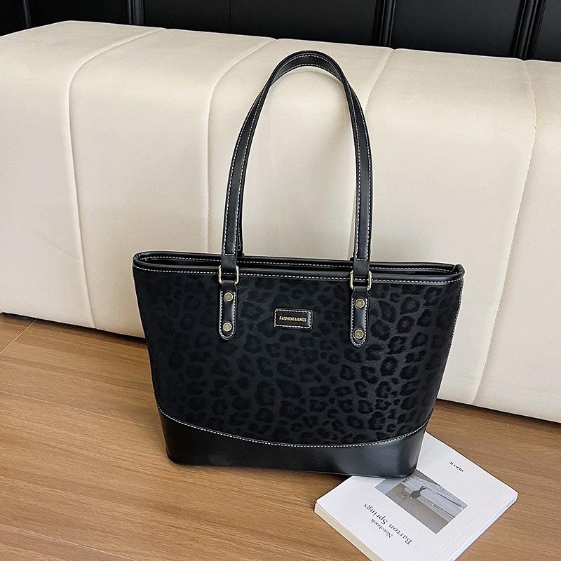 

Leopard Print Women s Versatile Commute Tote and Shoulder Bag #892 чёрный