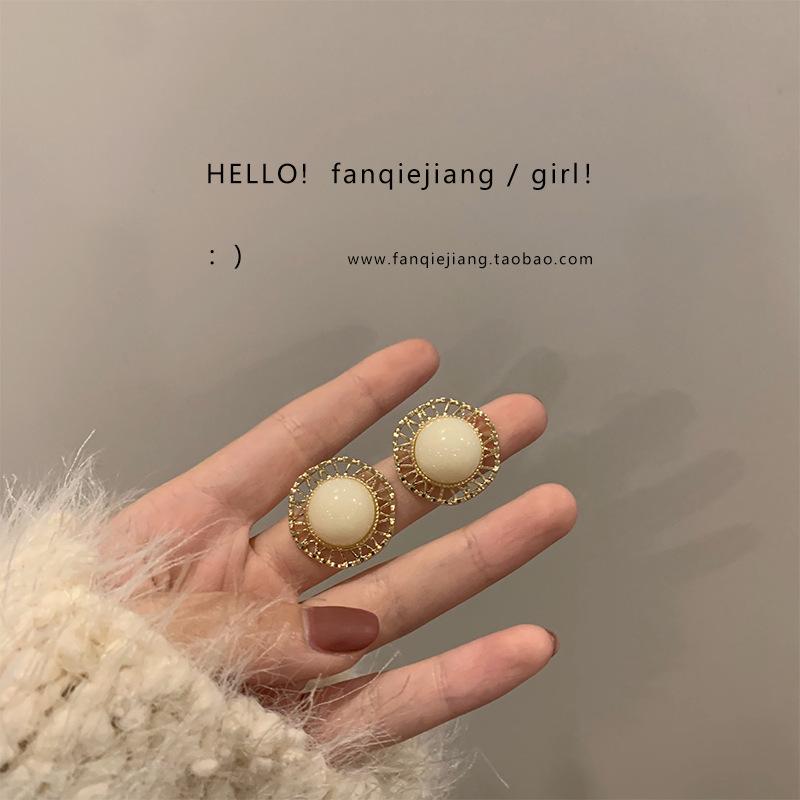 Elegant Pearl Ear Clips for Non-Pierced Ears - Chic and Luxurious Design