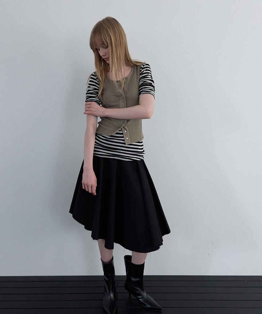 Unessin U-Neck Stripe T-Shirt