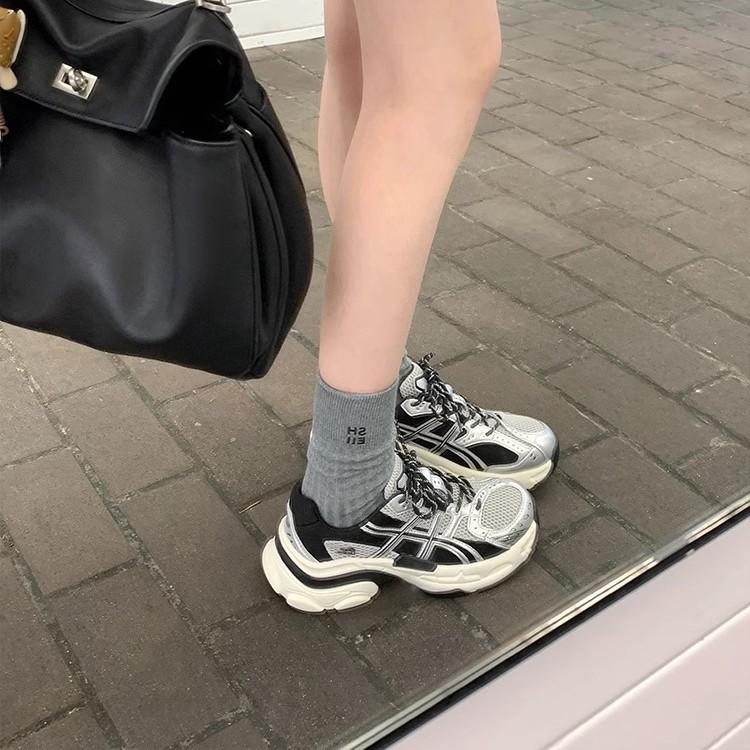 

[Су Ининь того же стиля] Корейские девушки ~ сетчатая толстая подошва, усиливающая повседневные кроссовки для бега, женская обувь для папы, прилив 35