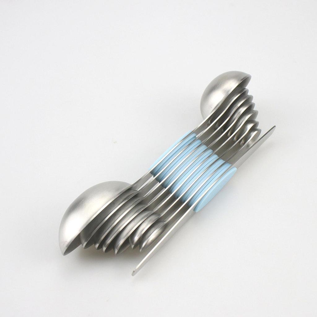 Set van 8 magnetische maatlepels van roestvrij staal voor het afmeten van suiker en poeder bij het bakken en koken.