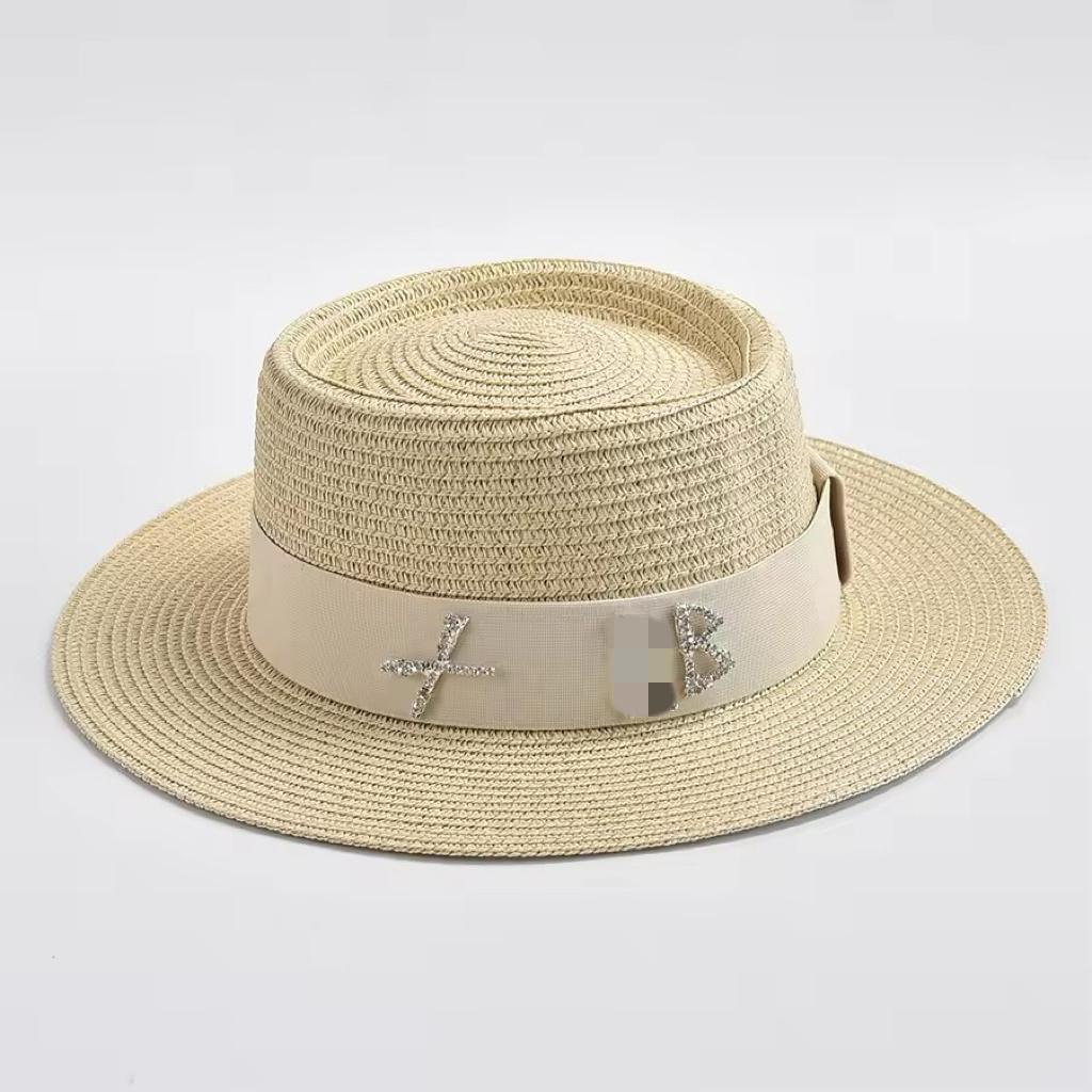 Fashionable Metal XRB Letter Straw Hats for Women Summer Elegant Holidays Boater Hat Outdoor Beach Sun Hat