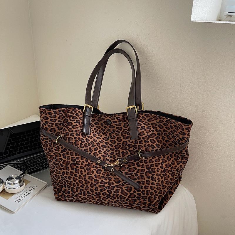 

Осень 2025 леопардовый принт две специальные сумки большая вместимость женская для поездок в иностранном стиле сумочка на плечо сумка для покупок новая женская сумка