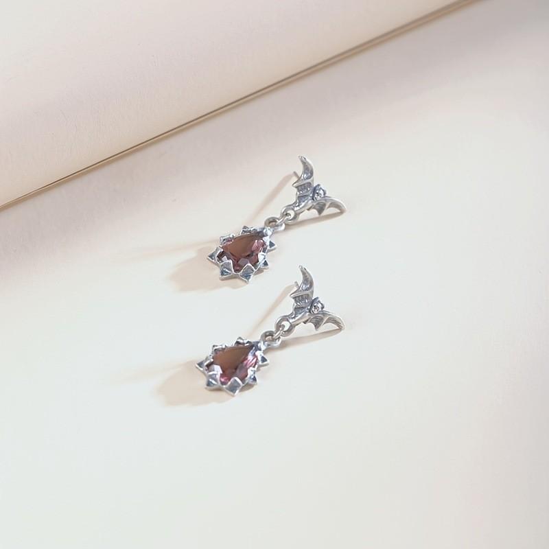 Classic Retro Personality Bat Droplet Shaped Zircon Earrings for Men and Women Hip Hop Street Rock Party Jewelry Gifts