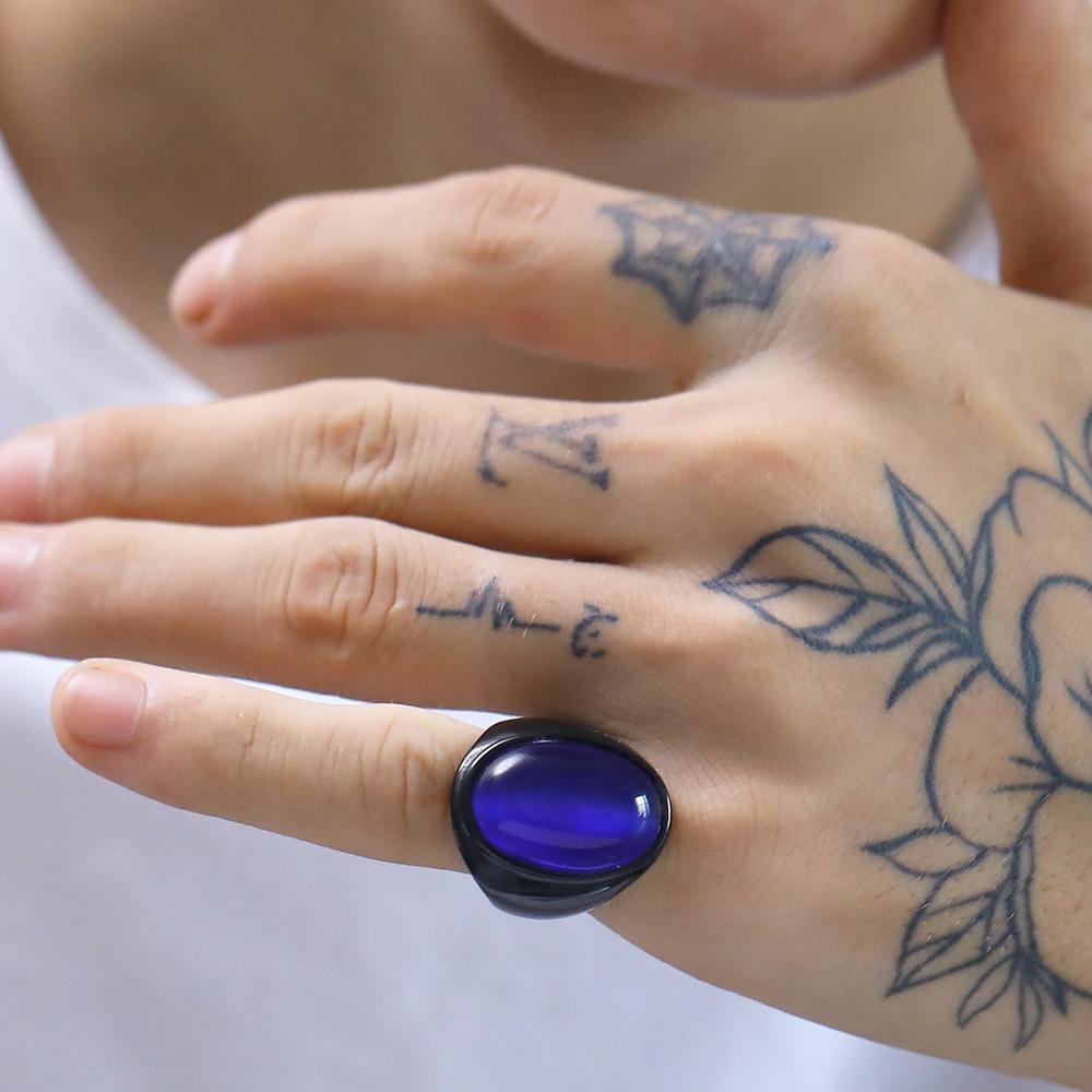 2025 Neuer Herrenring aus Edelstahl mit farbigem ovalem Edelstein Gothic Biker Hipster Schmuck für Männer Mann Geschenkidee