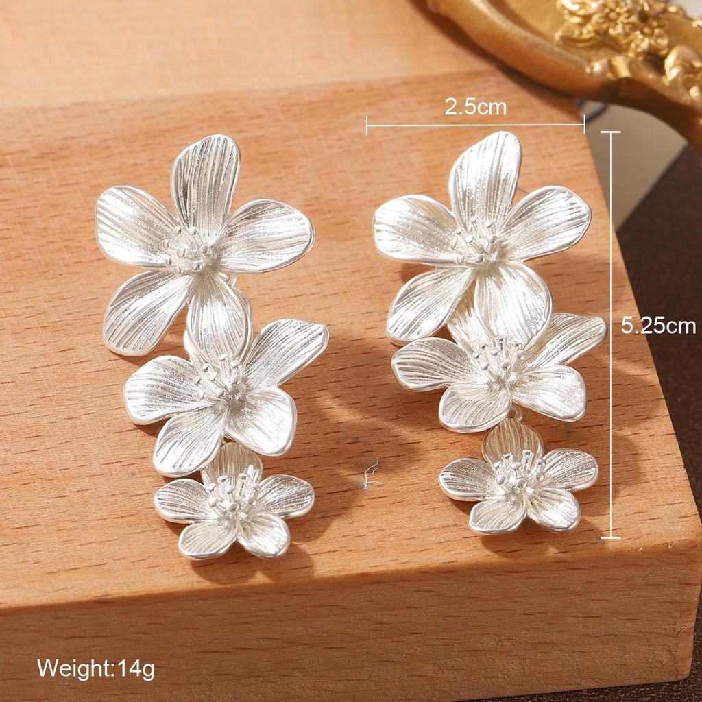 Vintage High-End Retro Flower Tassel Earrings in Zircon
