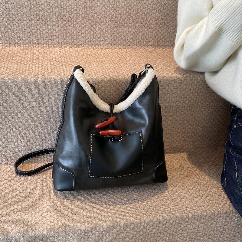 Ielgy Women s Large-Capacity Autumn Winter Casual Messenger Bag Shoulder Armpit Bucket Bag чёрный