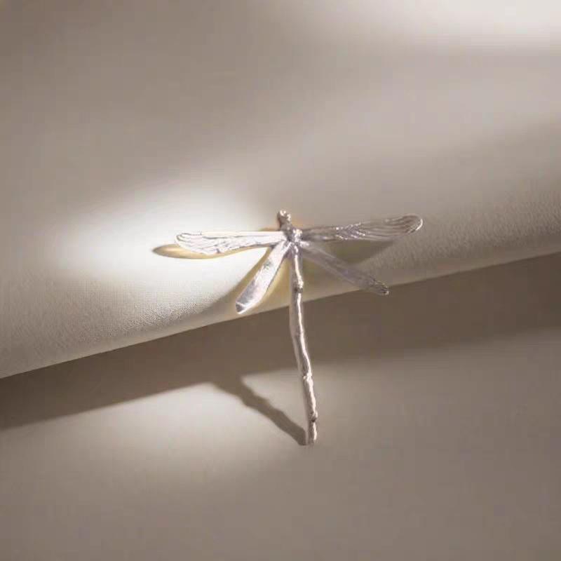 Vintage Silver Dragonfly Brooches For Women High Grade Fashion Insect Brooch Pins Coat Accessories Animal Jewelry Gifts