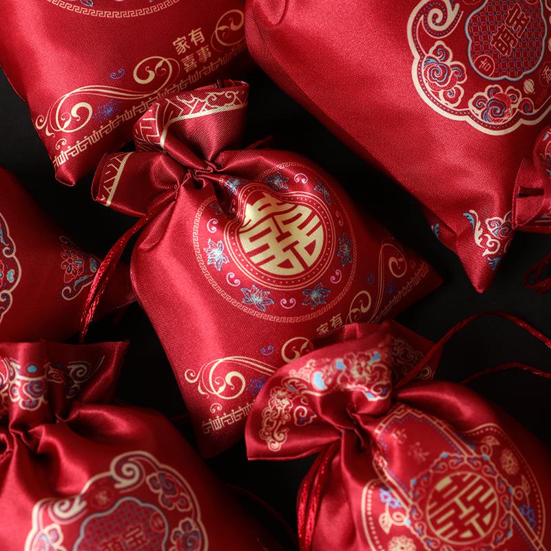 Elegant Wedding Celebration Candy Bags with Sunflower Seeds & Peanuts, No Folding Needed, High-End Drawstring Design, Handheld Cloth Bags.