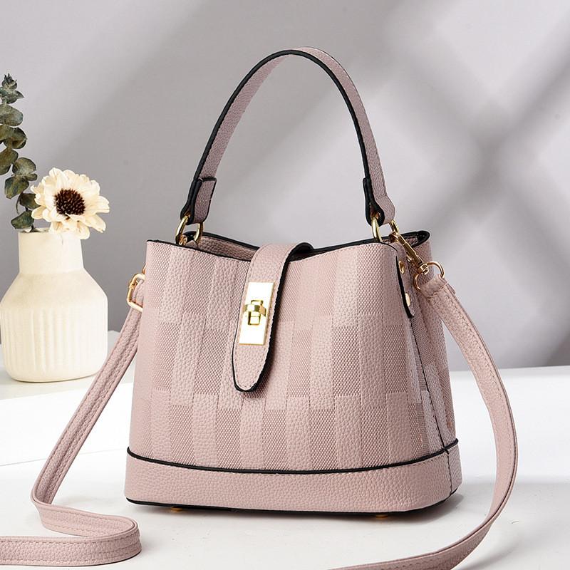 Trendy Womens Bucket Bag With Colorful Design And Functional Zipper Closure For Use Daily