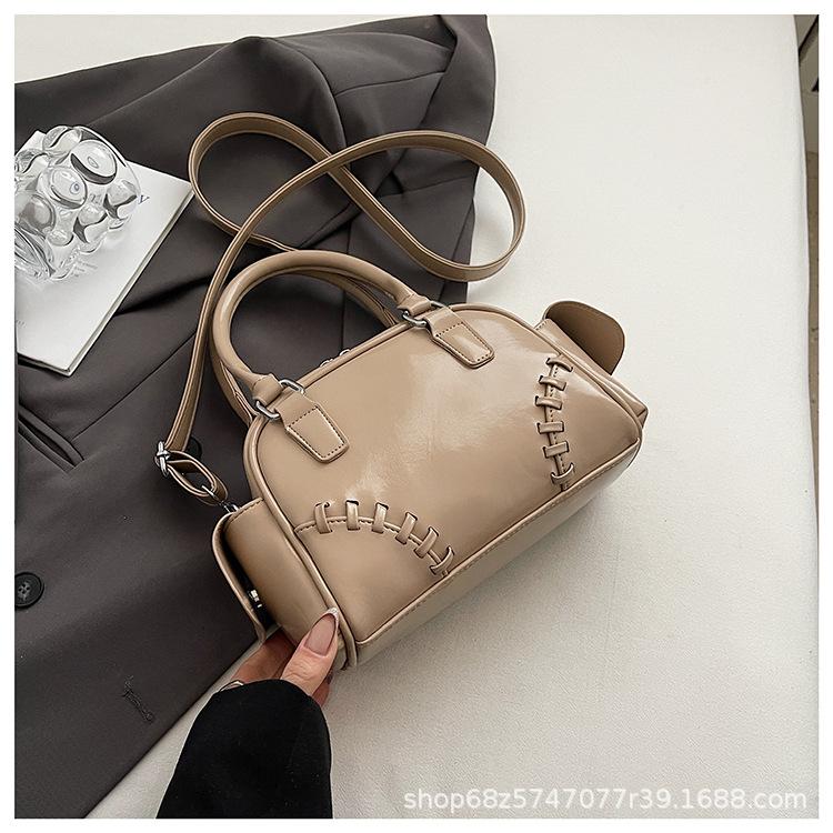 Niche Design Portable Bowling Bag Women's 2025 New Korean Version Versatile Messenger Bag Foreign Style Fashion Commuter Bag