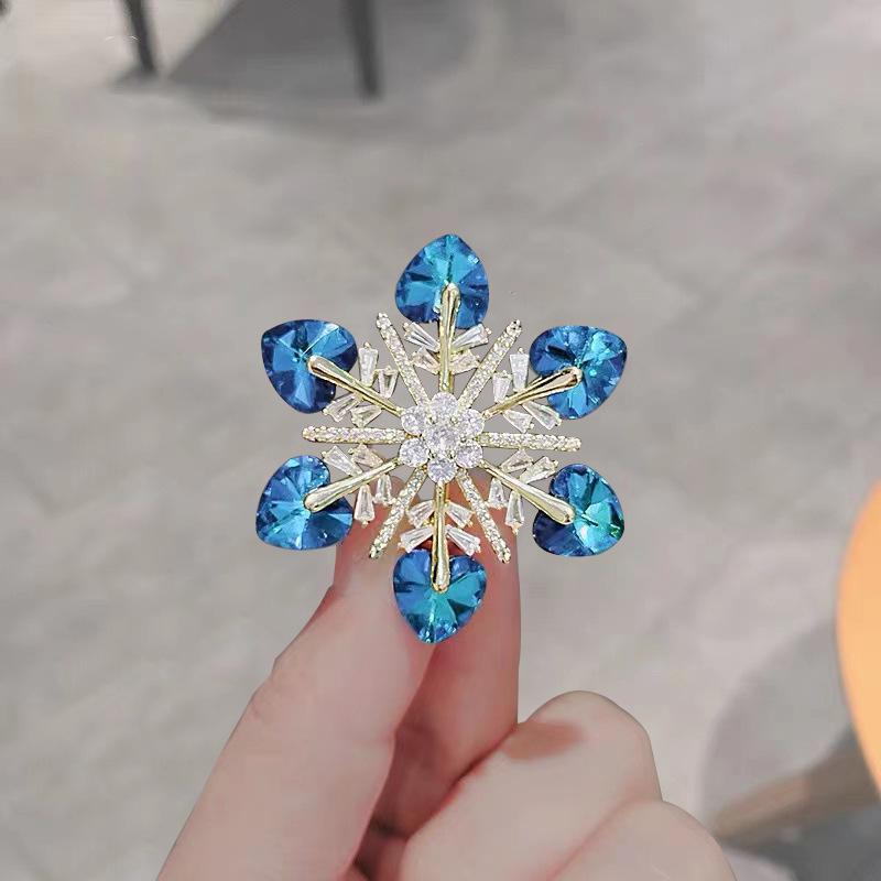 2025 Elegant Deer Brooch with Cat's Eye Rhinestone for Suit or Clothing Accessory