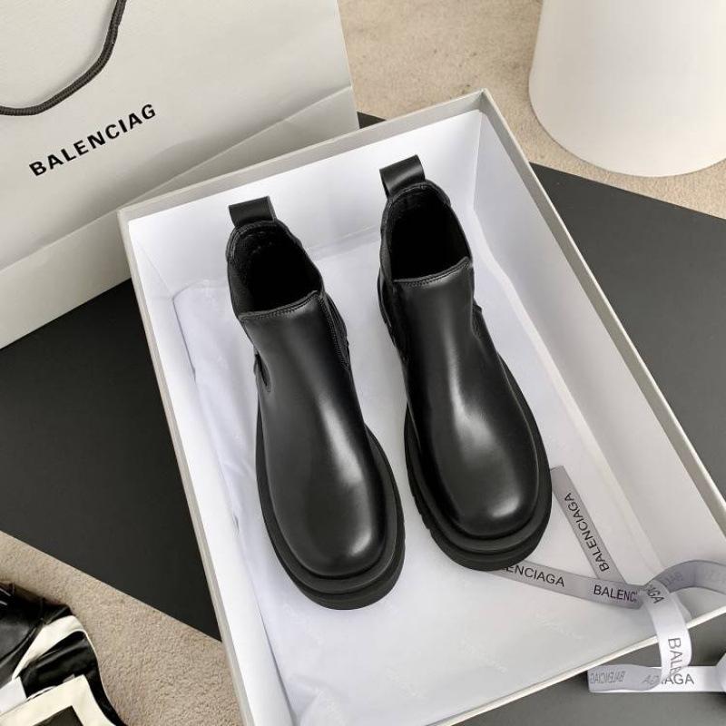 Autumn and winter round head solid color large size medium boots medium heel thick-soled leather boots sleeve non-slip women's boots new Martin boots