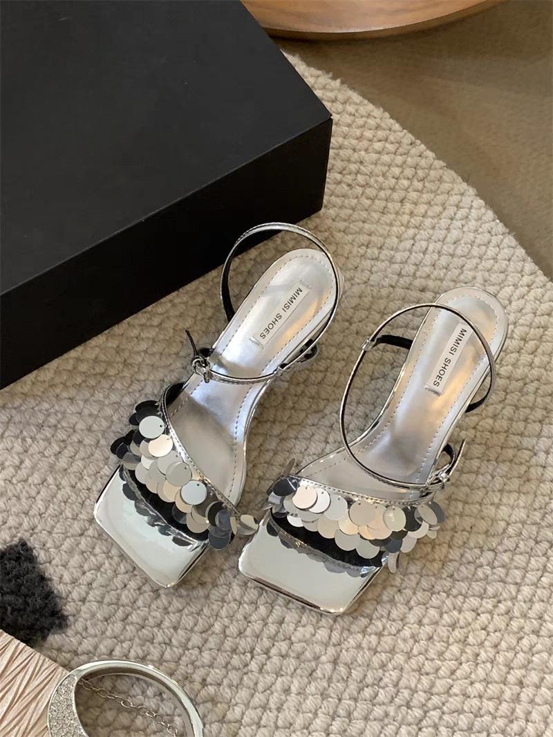 

Летняя пикантная модная пикантная модная женская обувь с квадратным носком, новые отличные сандалии на шпильке с блестками и открытым носком, НЕТ:507 35