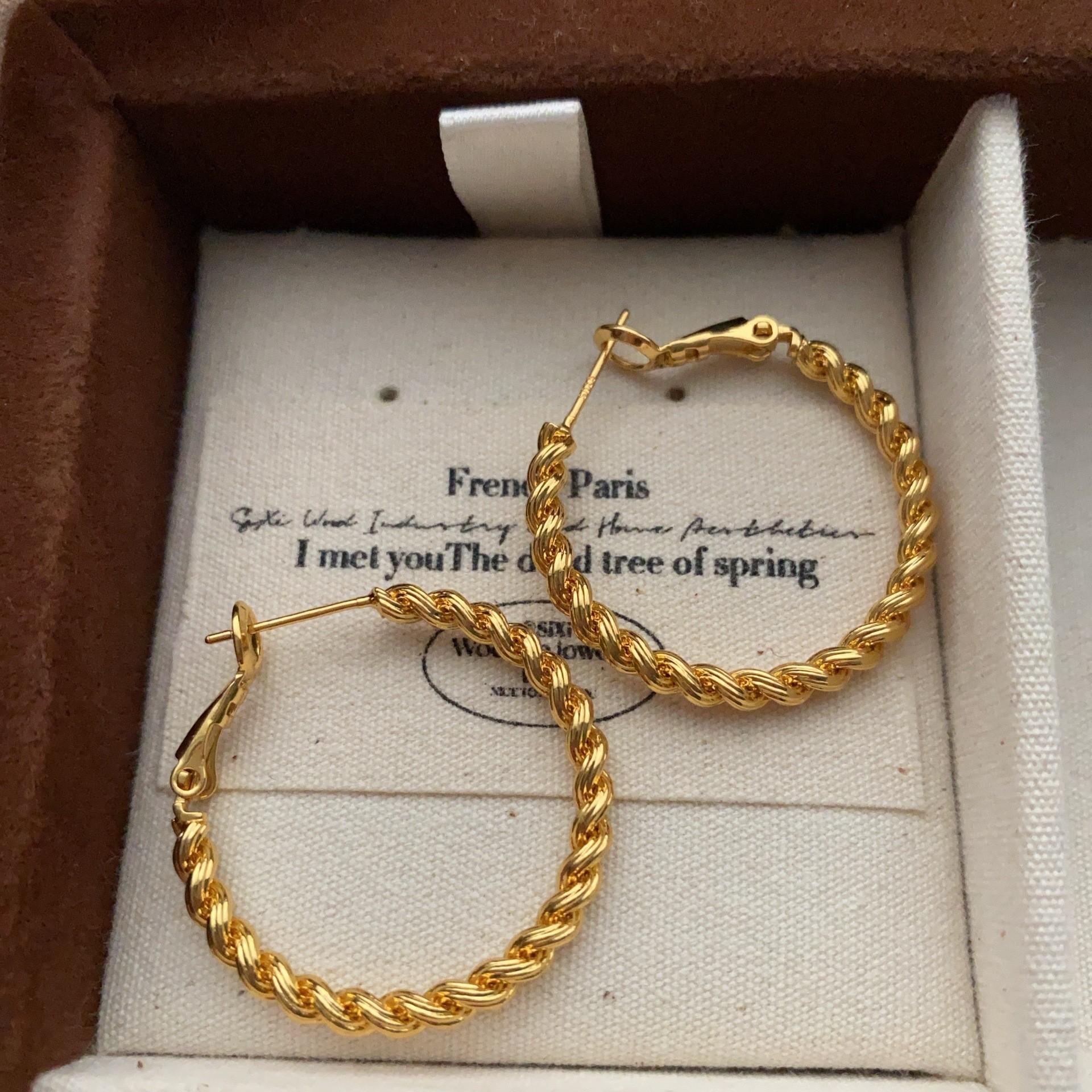 

Metal twist hand-woven earrings earrings retro high-end three-dimensional personality unique earrings