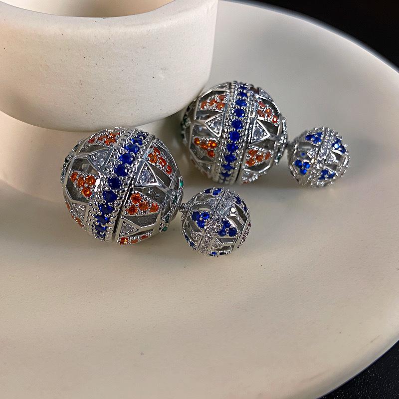 

Этнические многоцветные серьги-пусеты в виде полых круглых шариков с цирконовой инкрустацией