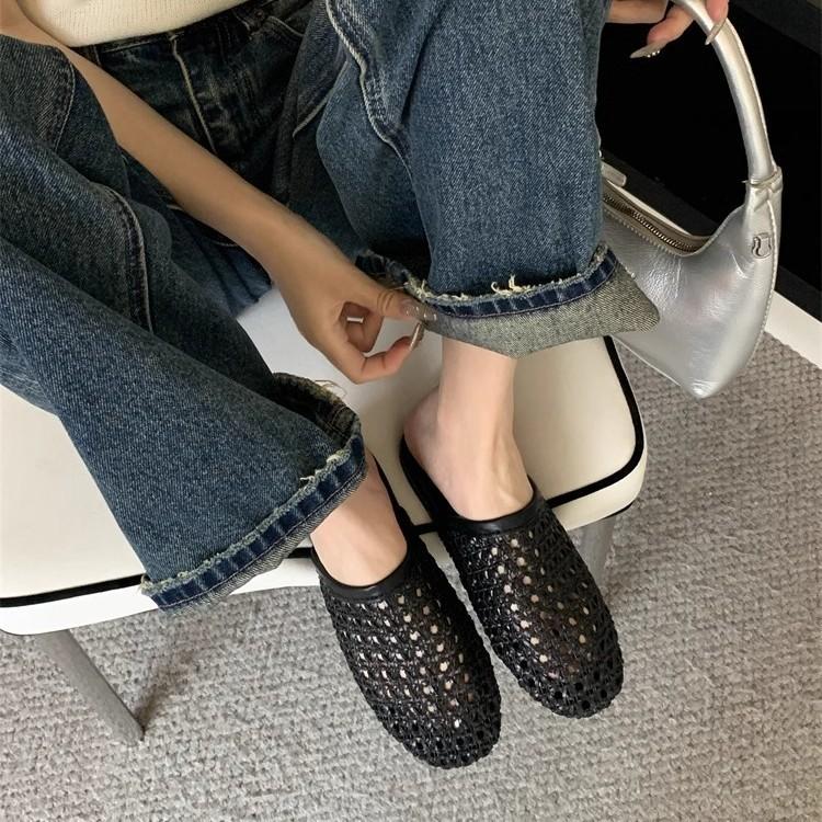 Fashion outer wear French hollow breathable woven bag head slippers women's 2025 summer new flat bottom with skirt sandals